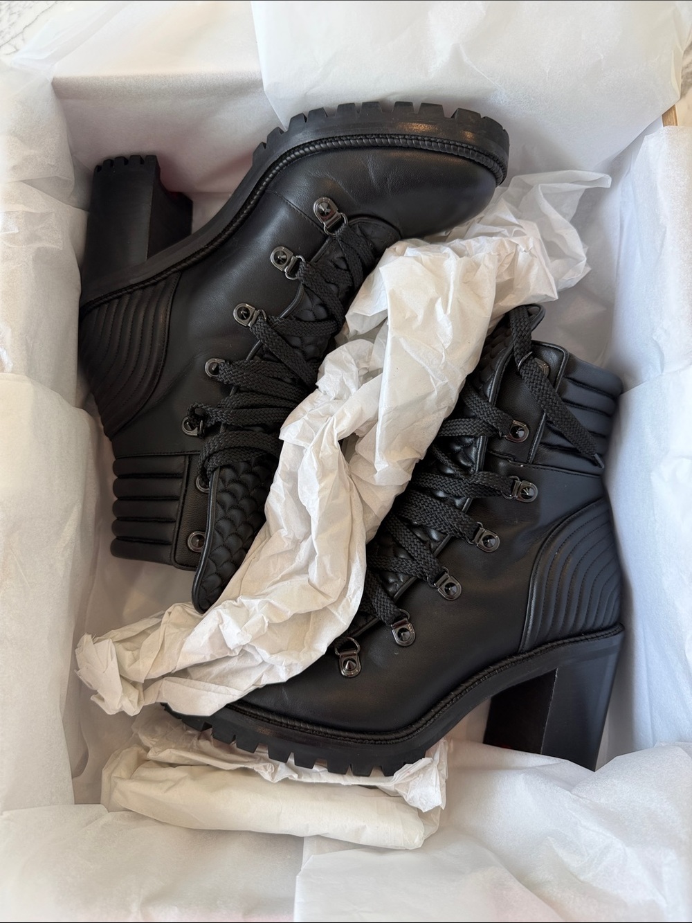 Christian Louboutin Mad Boot
in Shiny Black size 38 - Picture 14 of 16